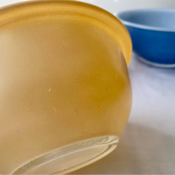 Vintage Pyrex Nesting Bowls Pastel Colors Clear Bottom, set of 3 - Picture 7 of 7